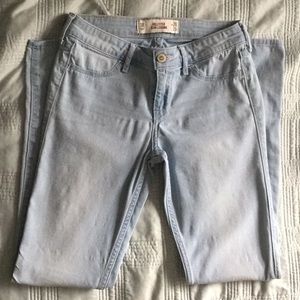 Comfy light blue Hollister jegging! 🦋
